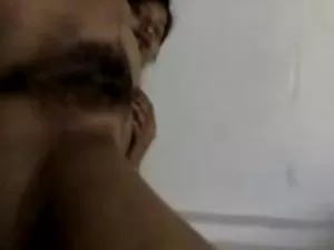 პიტნა იჯდა პიერზე, მ ...
