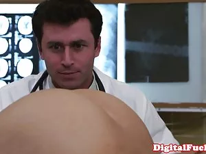 ახალგაზრდა მშვენიერი ...