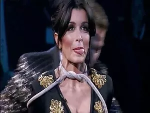 ბიჭი რჩება ორი bitch ...