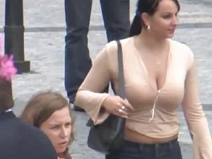 ორი ლამაზი brunettes ...