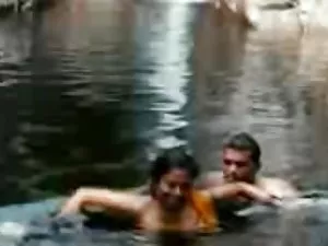 ბიჭი არის გულშემატკი ...