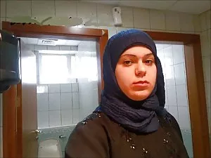 გოგონას დიდ ფანჩრიან ...