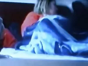 Bitch იჯდა ტუალეტის  ...