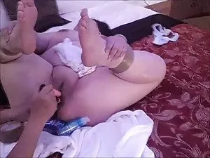 მგზნებარე ქერა მდგომ ...